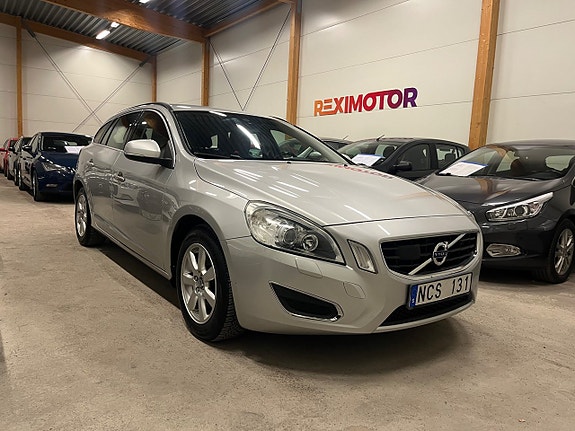 Volvo V60 2 of 5