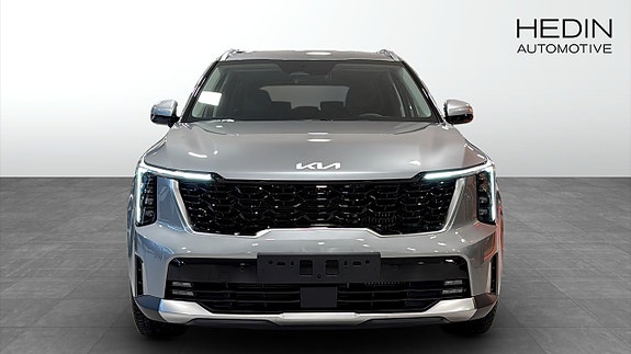 Kia Sorento 8 of 16
