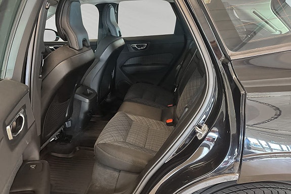 Volvo XC60 8 of 23