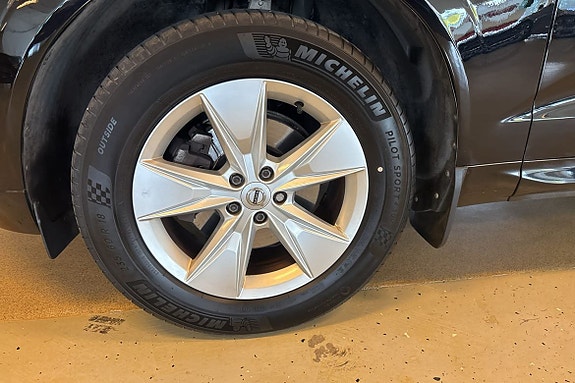 Volvo XC60 13 of 23