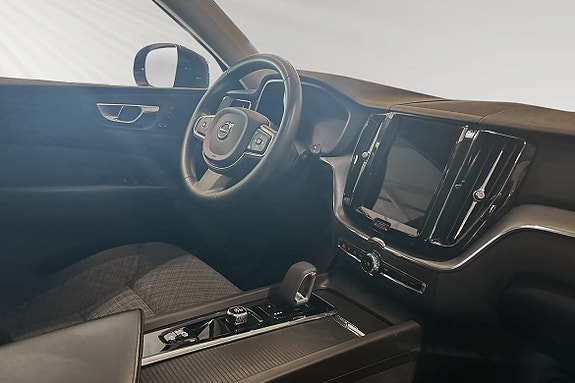 Volvo XC60 10 of 23
