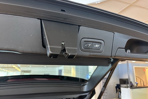 Volvo XC60 15 of 23