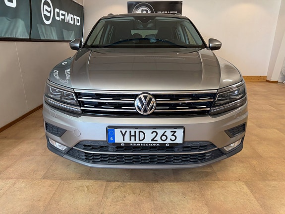 Volkswagen Tiguan 2 of 5