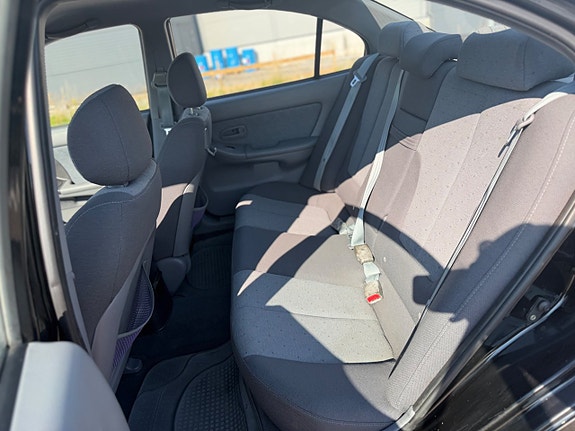 Hyundai Elantra 10 of 11