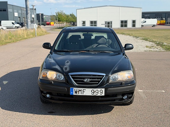 Hyundai Elantra 2 of 11