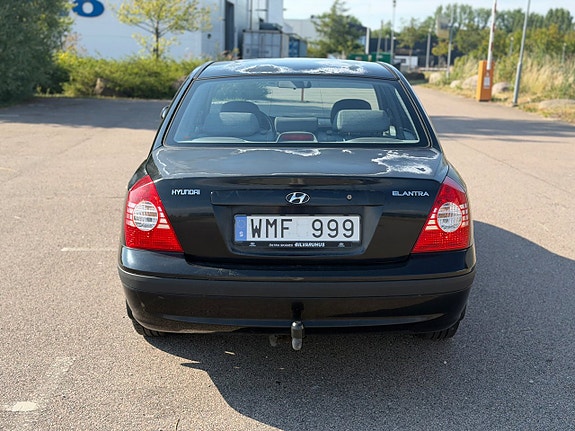Hyundai Elantra 5 of 11