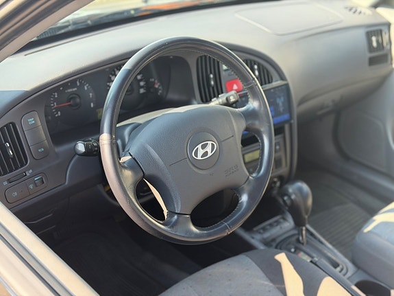 Hyundai Elantra 7 of 11