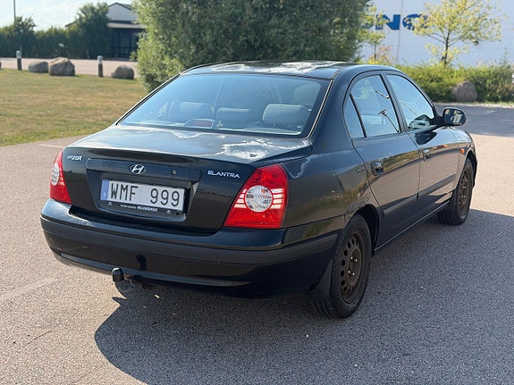 Hyundai Elantra 4 of 11