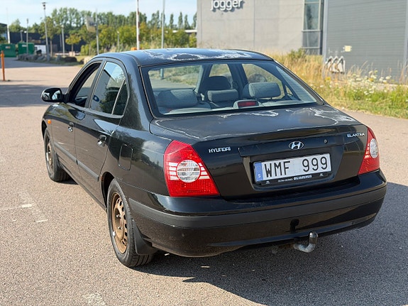Hyundai Elantra 6 of 11