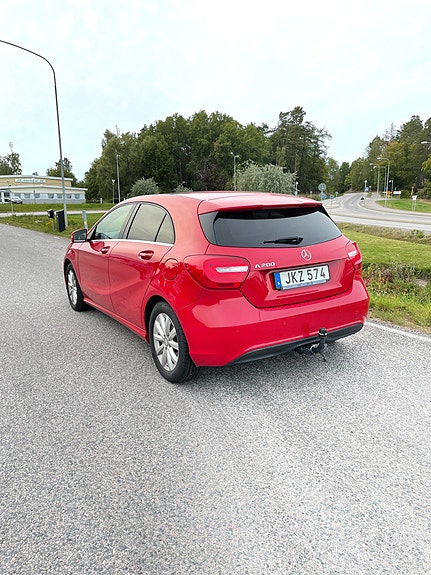 Mercedes-Benz A200 3 of 5