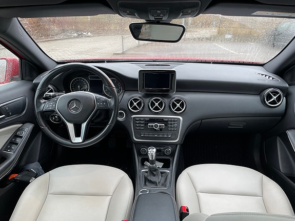 Mercedes-Benz A200 4 of 5