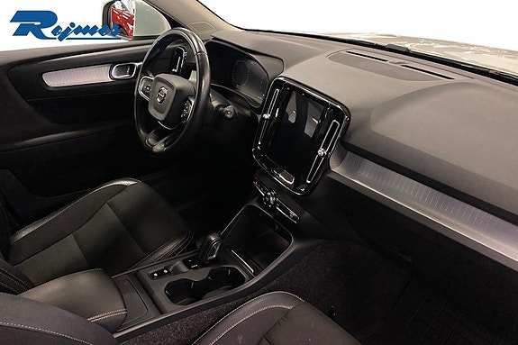 Volvo XC40 4 of 5