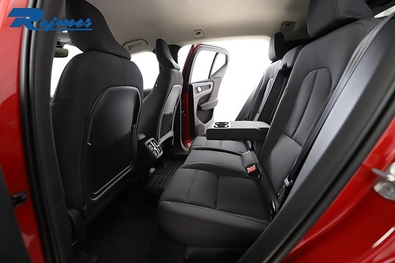 Volvo XC40 7 of 27