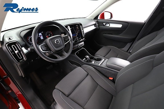 Volvo XC40 5 of 27