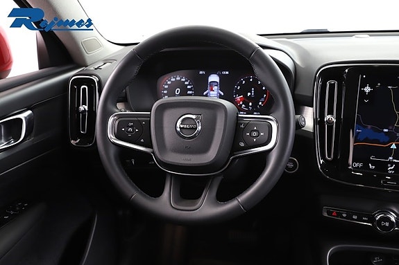 Volvo XC40 4 of 27