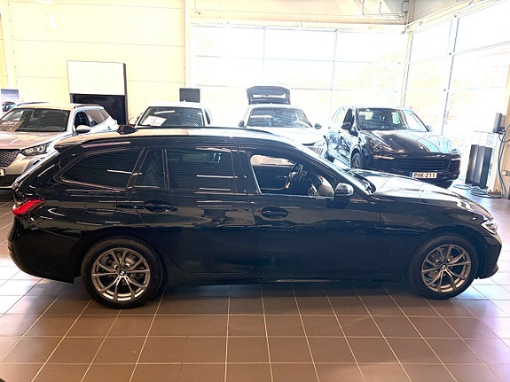 BMW 320d 9 of 23