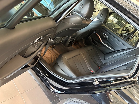BMW 320d 18 of 23