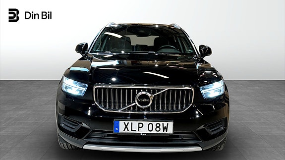 Volvo XC40 2 of 20