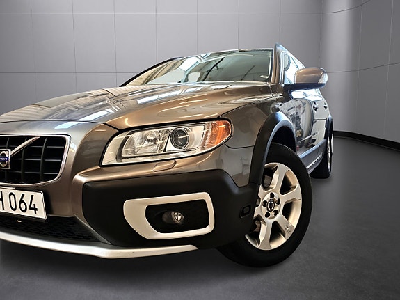 Volvo XC70 2 of 5