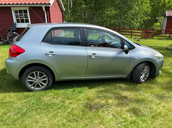 Toyota Auris 4 of 5