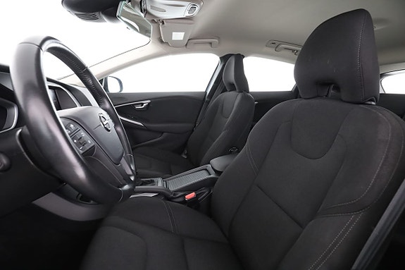 Volvo V40 Cross Country 11 of 30