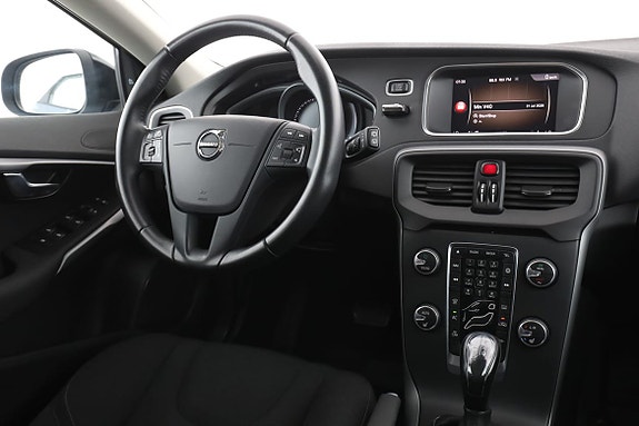 Volvo V40 Cross Country 14 of 30