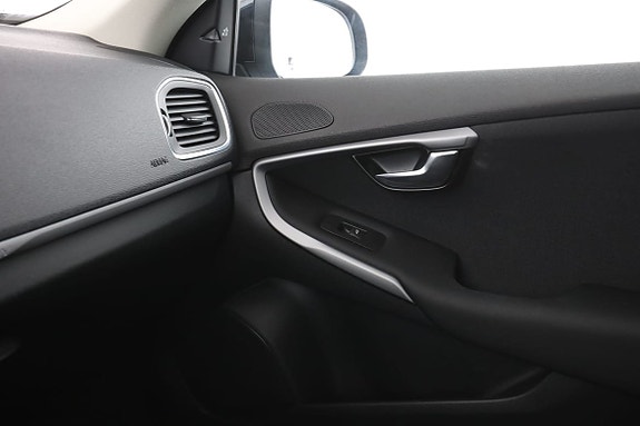 Volvo V40 Cross Country 30 of 30