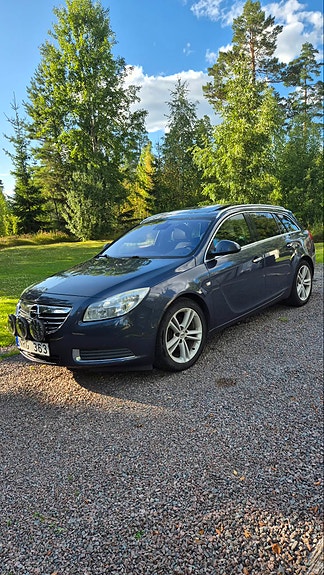 Opel Insignia 2 of 5