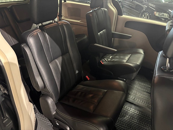 Lancia Voyager 10 of 13