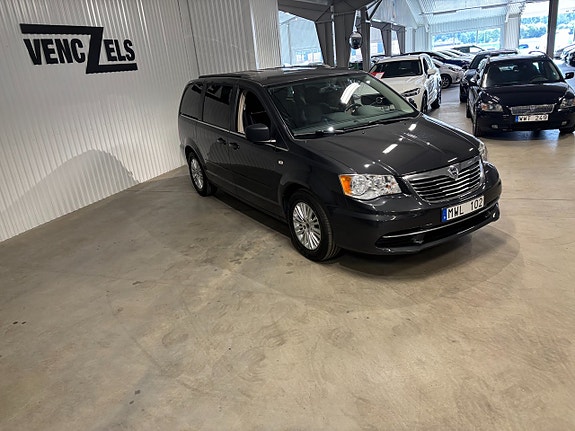 Lancia Voyager 2 of 5