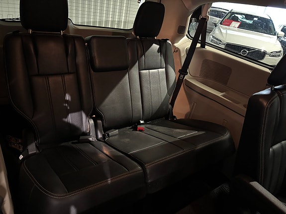 Lancia Voyager 11 of 13