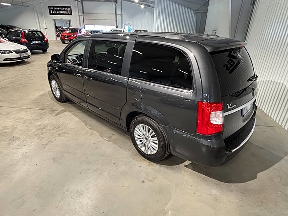 Lancia Voyager 4 of 5