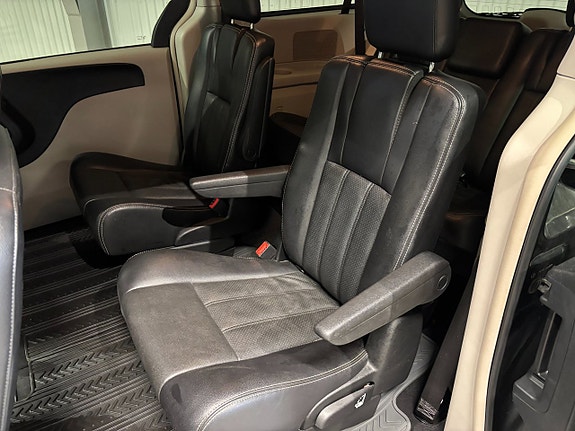 Lancia Voyager 9 of 13
