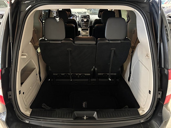 Lancia Voyager 12 of 13