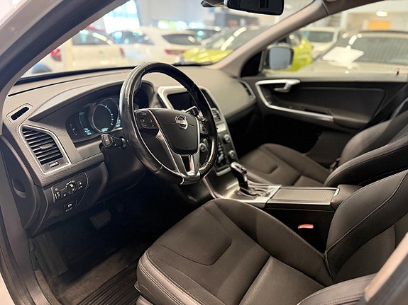 Volvo XC60 11 of 23