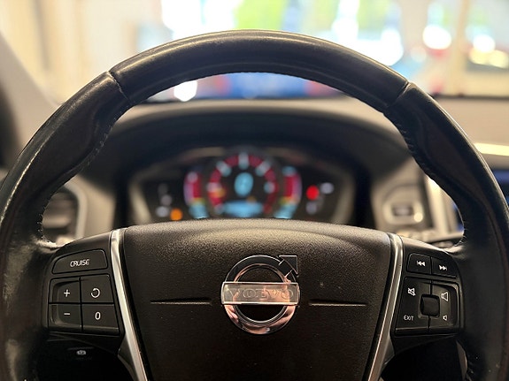 Volvo XC60 17 of 23