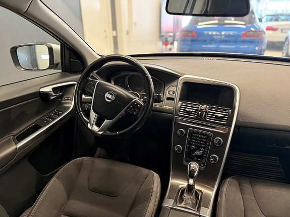 Volvo XC60 8 of 23