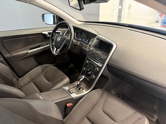 Volvo XC60 14 of 23