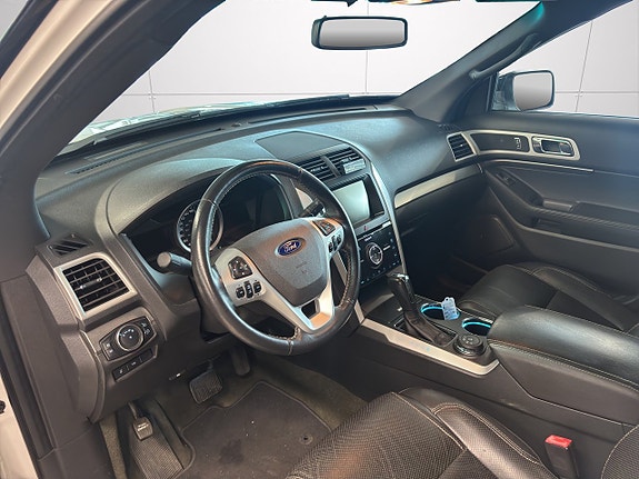Ford Explorer 8 of 24