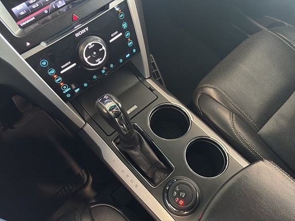 Ford Explorer 18 of 24