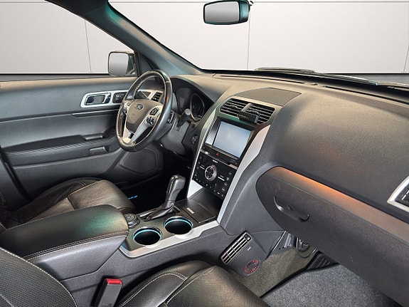 Ford Explorer 14 of 24