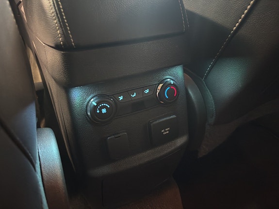 Ford Explorer 23 of 24