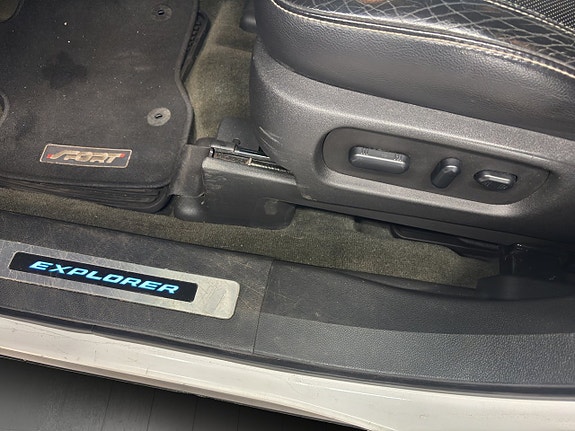 Ford Explorer 20 of 24