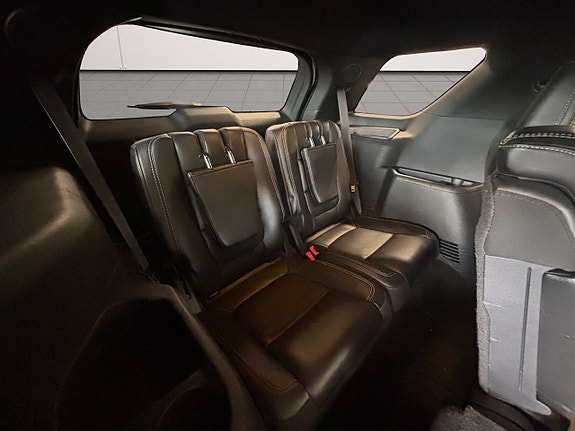 Ford Explorer 12 of 24