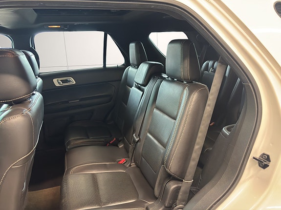 Ford Explorer 13 of 24