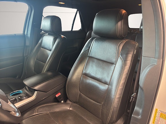 Ford Explorer 9 of 24