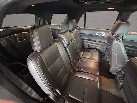 Ford Explorer 11 of 24
