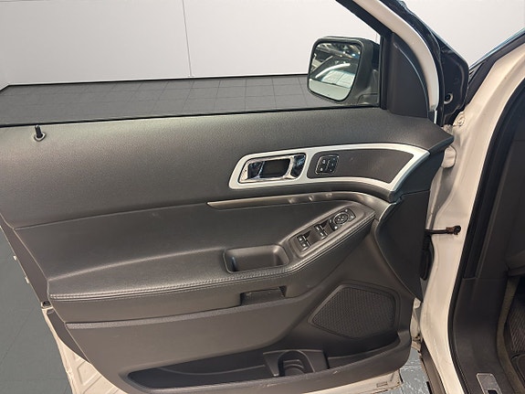 Ford Explorer 19 of 24