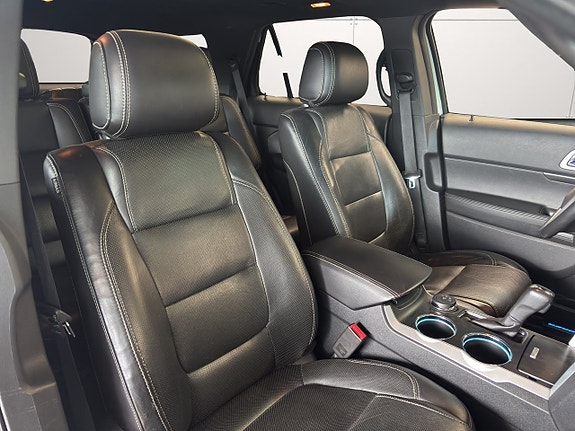 Ford Explorer 10 of 24