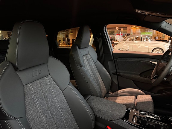 Audi Q6 e-tron 8 of 12